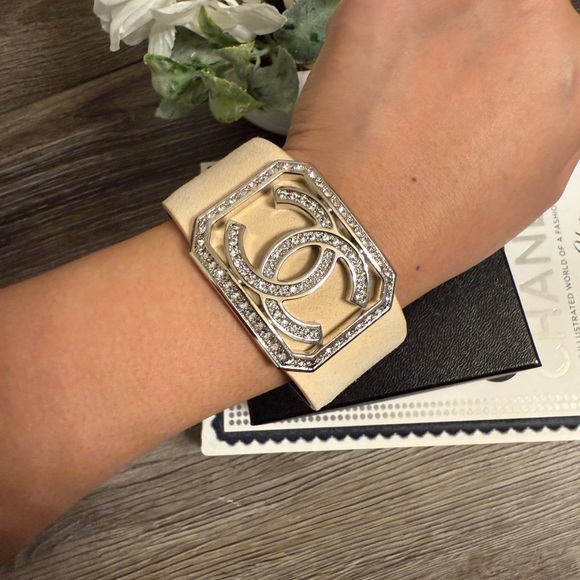 CHANEL Large Silver Crystal CC Leather Bracelet - Picture 5 of 11